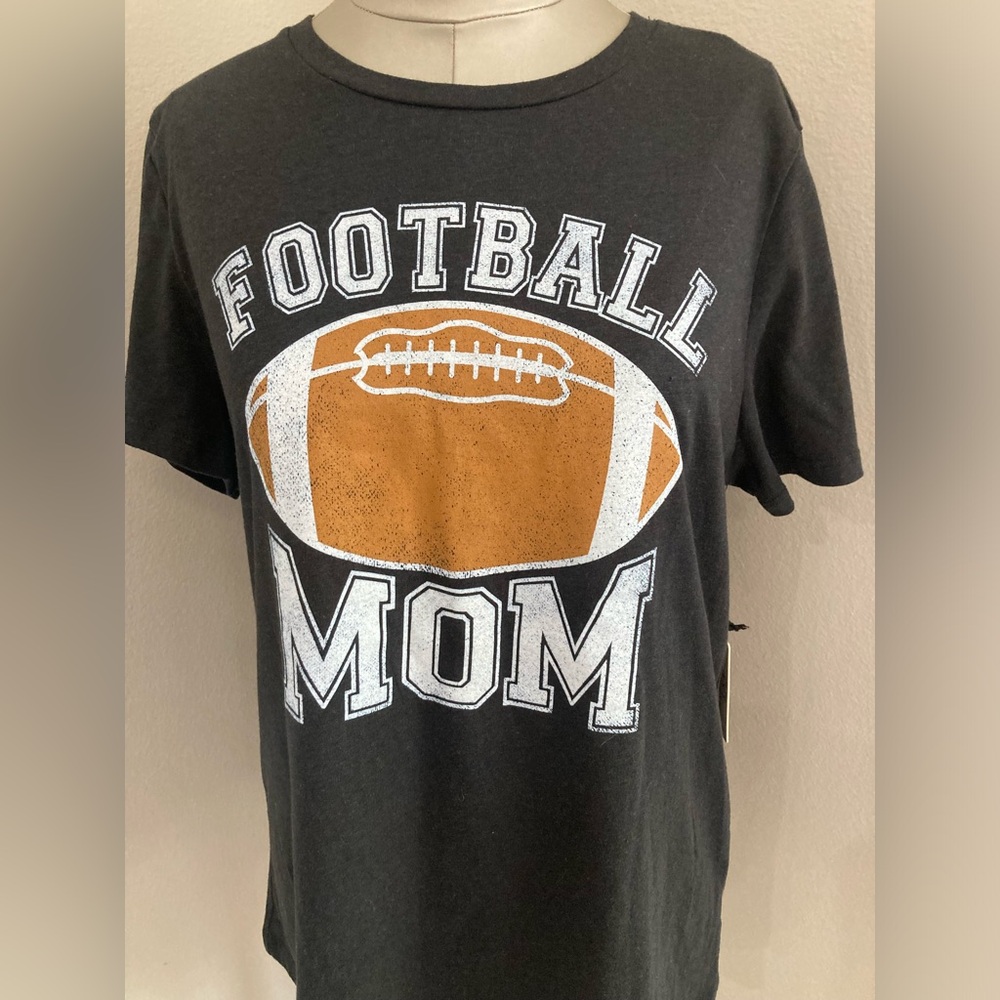 LE life elsewhere Football Mom T-shirt Medium Brand Tag no Price Tag Nwt